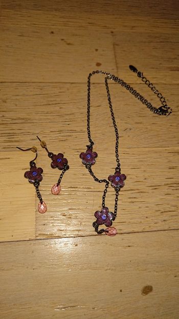 Parure collier et boucles d'oreilles fleurs violettes