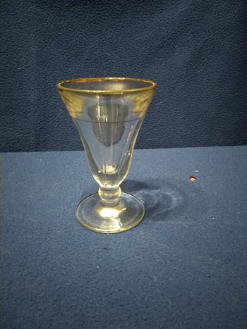 Verre à pied avec dorure Vintage 