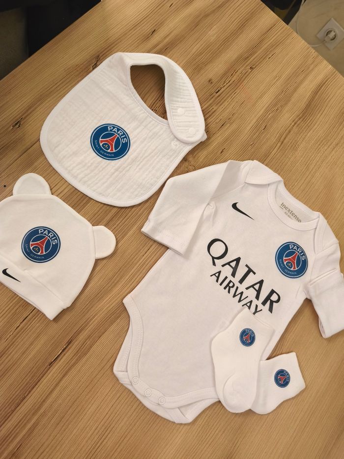 Ensemble bébé foot cadeau de naissance paris PSG - photo numéro 2