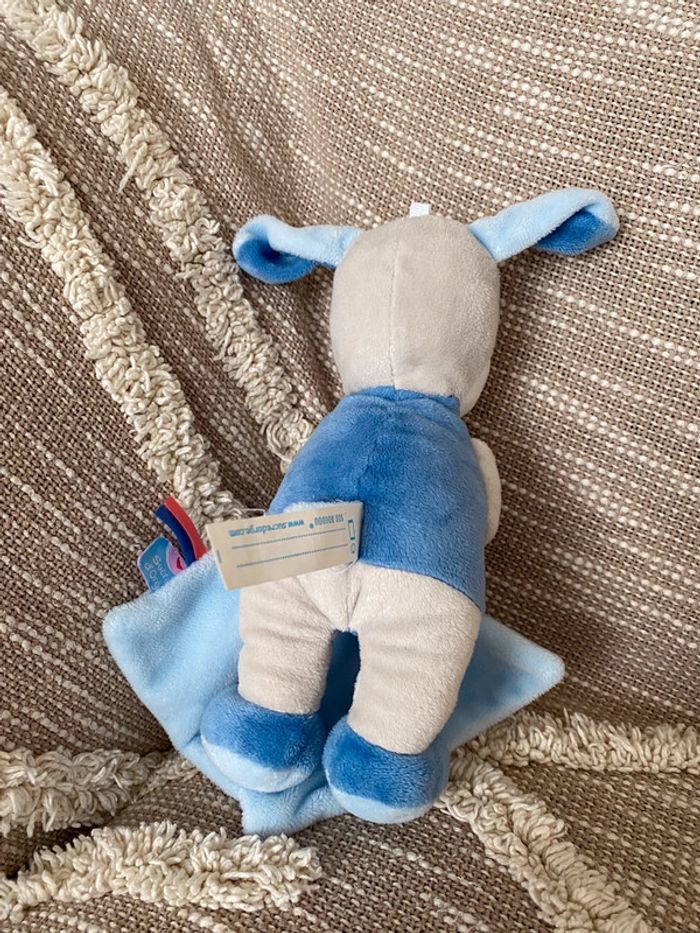 Peluche doudou mouchoir 25cm sucre d’orge chien bleu et gris très bon état - photo numéro 3