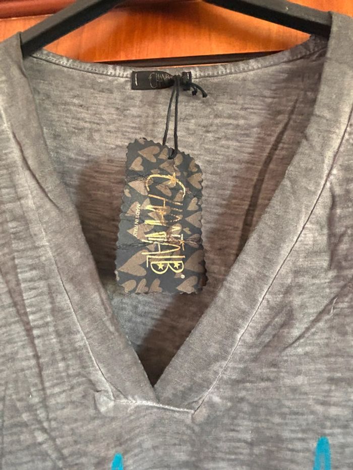 T-shirt gris col v Chantal B 38-40 neuf - photo numéro 2
