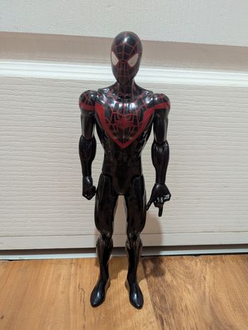 Figurine miles morales spider man