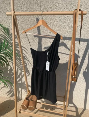 Robe noire h&m asymétrique