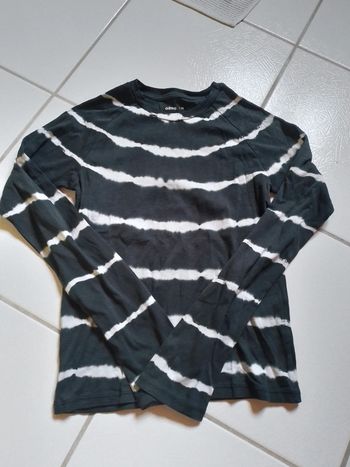 Pull fille noir et blanc tie and dye