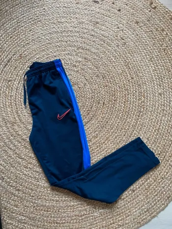 👟 Pantalon de sport Nike enfant Taille L (147/158 cm)
