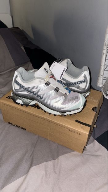 Salomon  grise  xt 4 OG  neuve jamais portée 