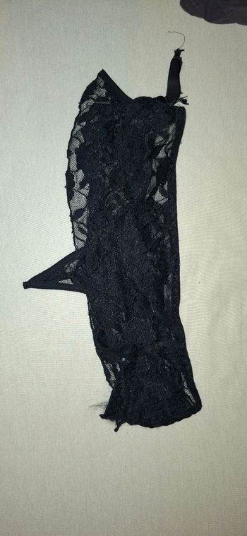 String dentelle noire