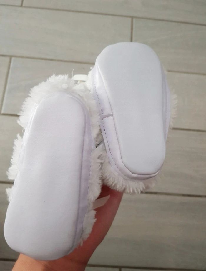 Bottines fourrées  neuve 3/6mois - photo numéro 2