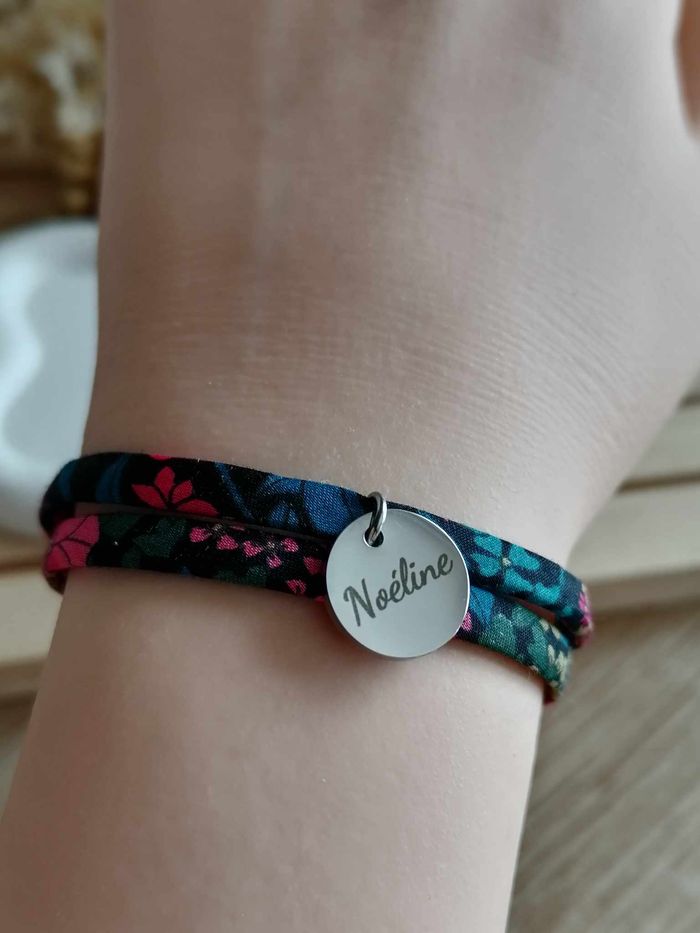 Bracelet liberty Personnalisé avec médailles gravées , Cadeau Maman, Marraine, Bijou naissance - photo numéro 2