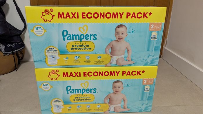 Lot de 2 cartons de pampers premium taille 3