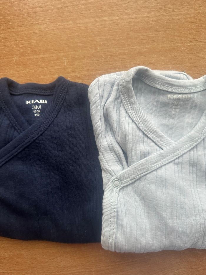 Bodies 3 mois en très bon état - photo numéro 3