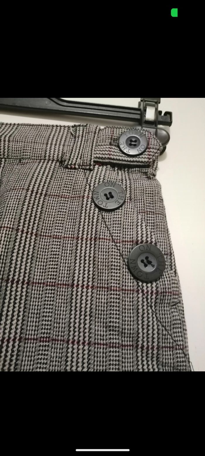 Beau Short On The Town à carreaux. Taille 8 ans - photo numéro 3