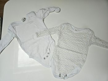Lot 2 bodies taille 6 mois