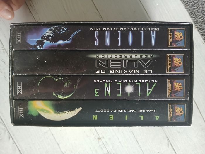 Coffret VHS Alien Saga 4 cassettes - photo numéro 2