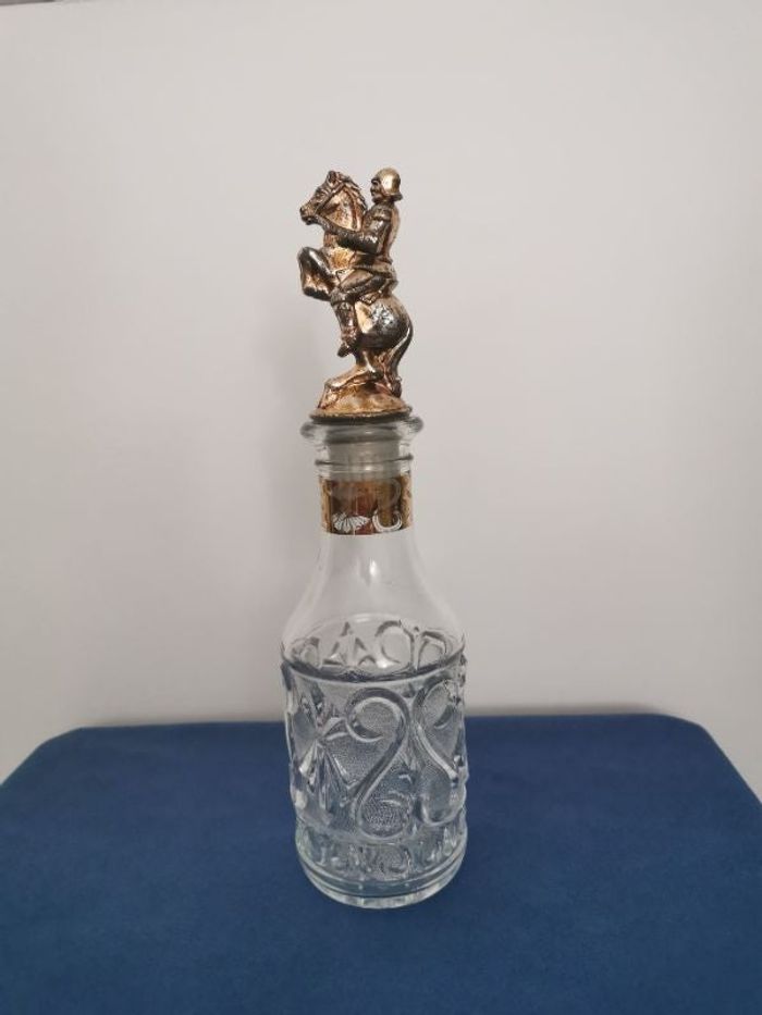 Carafe en verre hauteur 30 cm avec bouchon cavalier