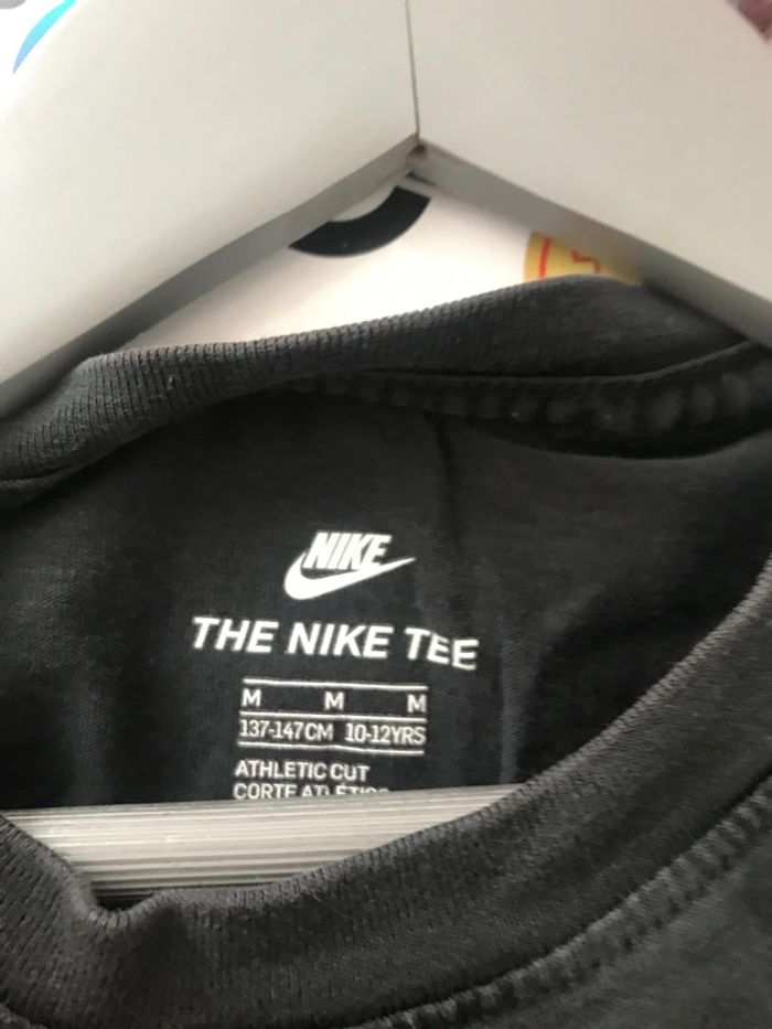 Lot 2 tee-shirts Nike taille M 10 ans - photo numéro 5