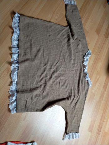 Pull léger à dentelle