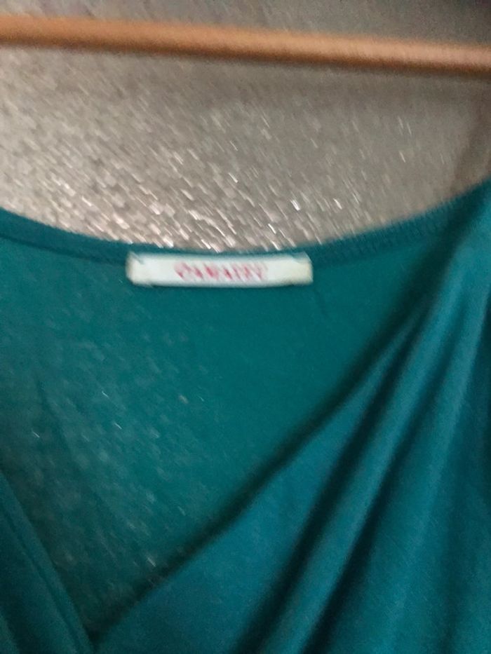 Lot de 3 hauts/t-shirts de marque Camaïeu en taille S et XS - photo numéro 4