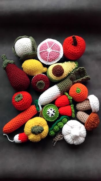 lot de dinette jouet en crochet