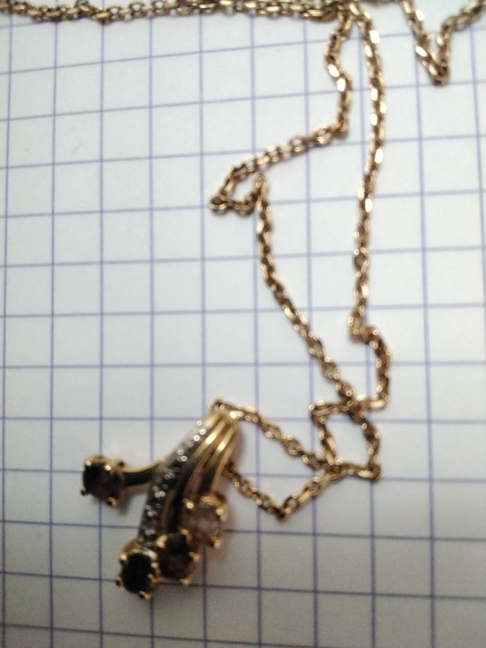 Chaîne cou plaque or avec différentes pierres impecable sans defaut - photo numéro 2