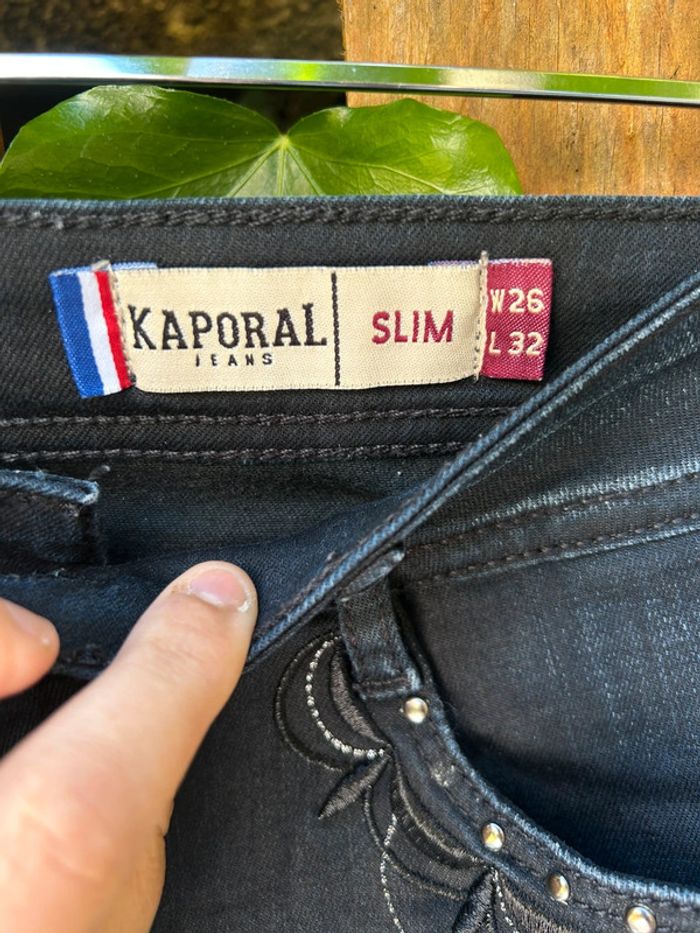 Jean bleu foncée kaporal slim brodé W26L32 femme - photo numéro 5