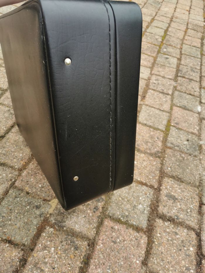 Valise ancienne des années 1960 pour le nécessaire de toilette - photo numéro 4