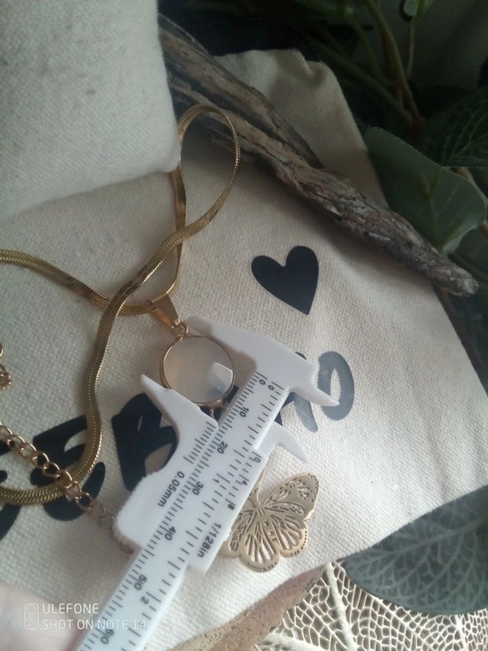 Collier papillon sphinx double lune et pierre opaline - photo numéro 4