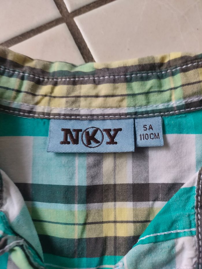 Chemise a carreaux taille 5 ans - photo numéro 4
