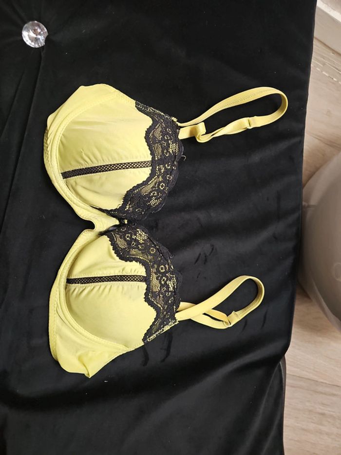 Soutien gorge jaune