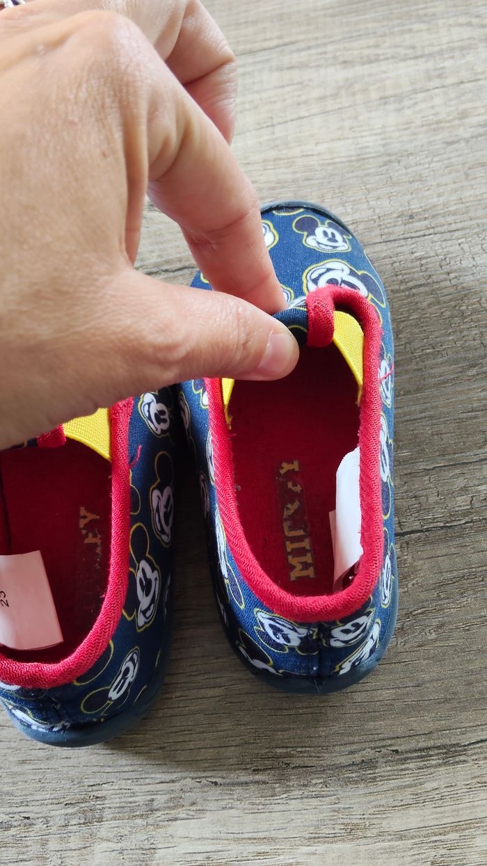 Chaussons Mickey taille 23 - photo numéro 4