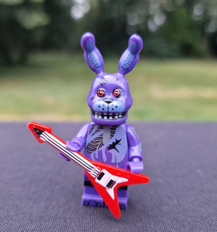 Minifigure jeu vidéo film horreur FNAF Five Nights At Freddy's Bonnie Violet
