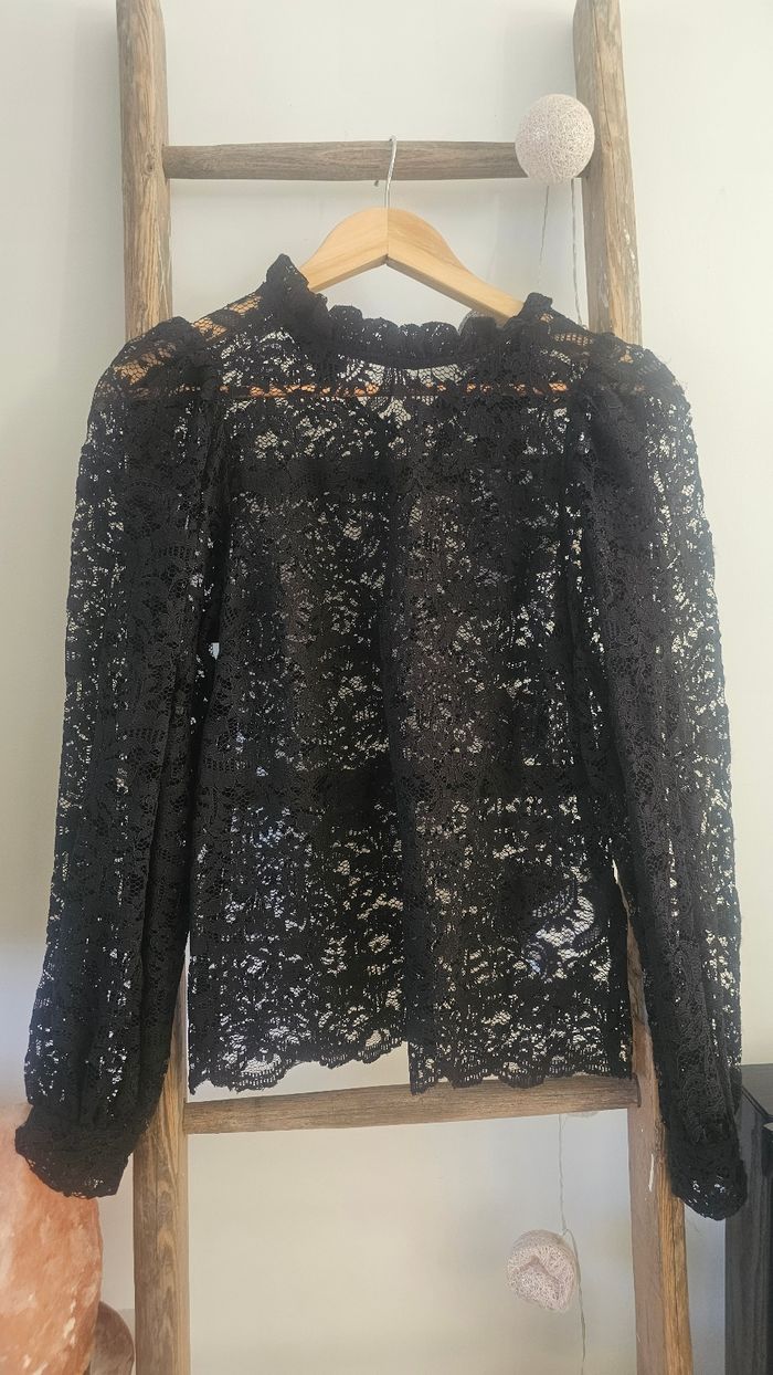 Blouse en dentelle Naf Naf taille 38 M neuve - photo numéro 1