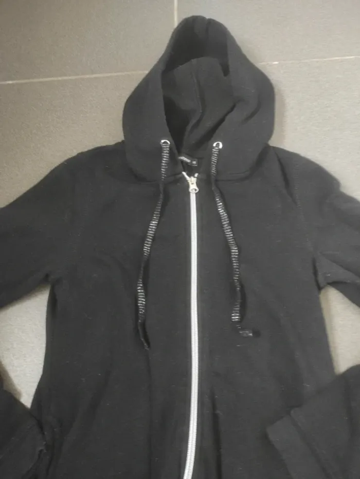 Pull xs a capuche - photo numéro 3