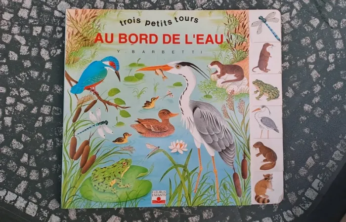Livre les animaux vivants au bord de l'eau