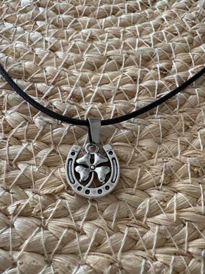 Collier fer à cheval et trèfle 4 feuilles - photo numéro 3