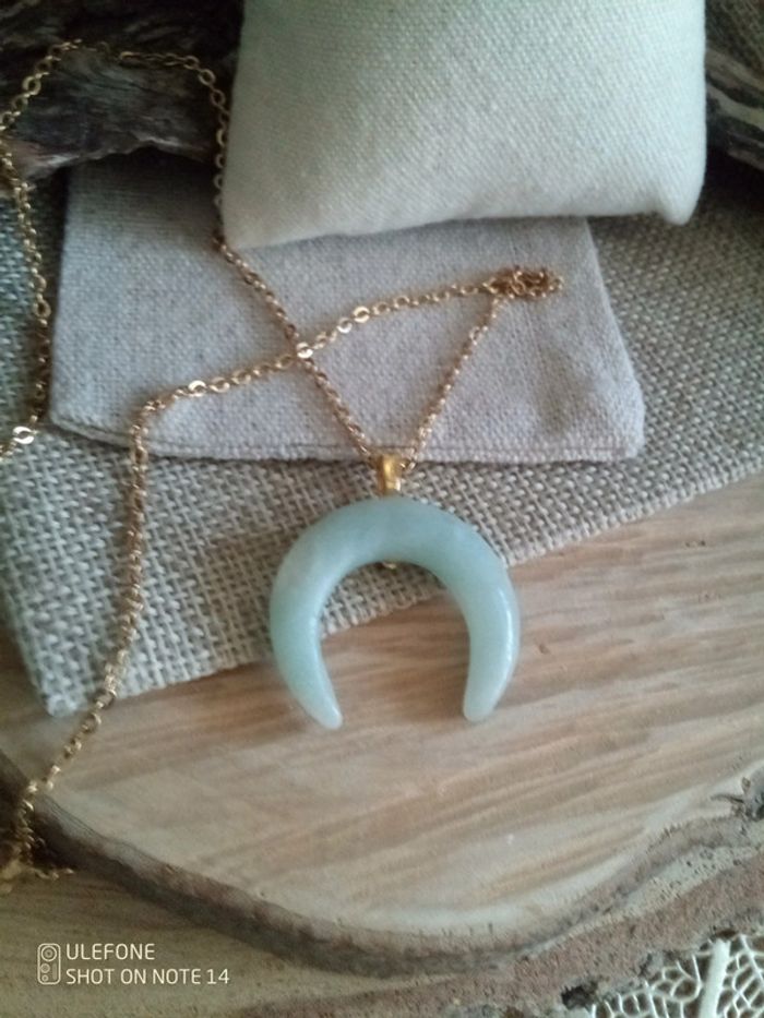 Collier pendentif lune en pierre naturelle d'amazonite