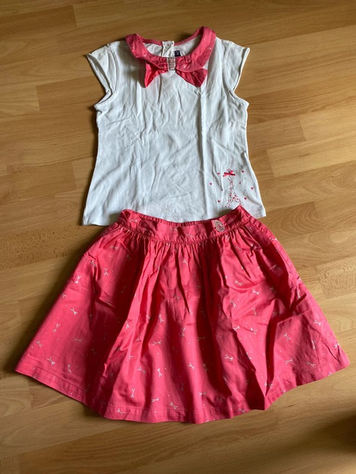 Tee shirt et jupe