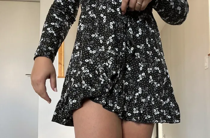 Robe cache coeur fleurs sexy - photo numéro 3