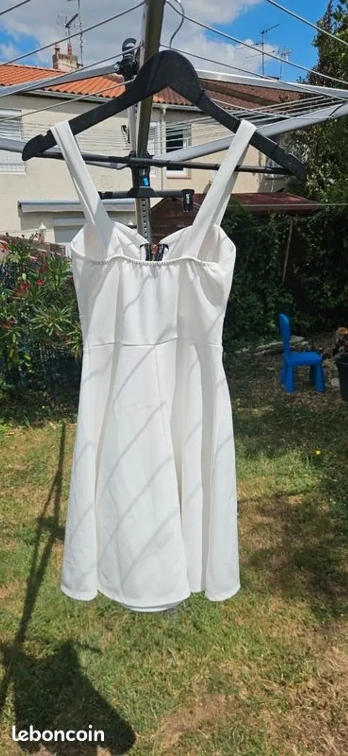 Robe blanche bretelles - photo numéro 3