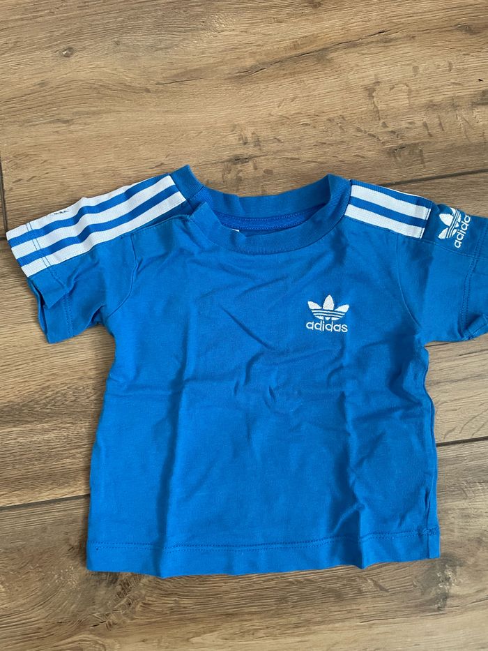T-shirt adidas