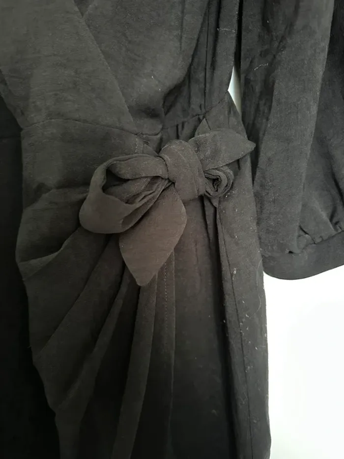 Robe noire cache cœur - photo numéro 3