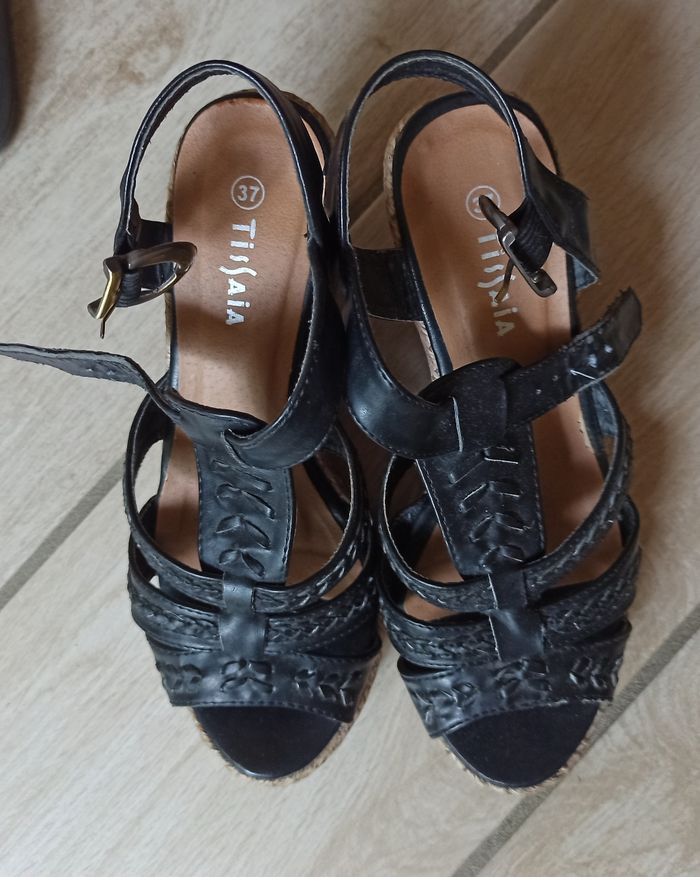 Chaussures sandales compensées noires taille 37 - photo numéro 2