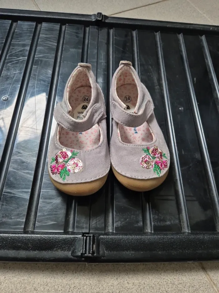 Chaussons fille taille 24 vertbaudet
