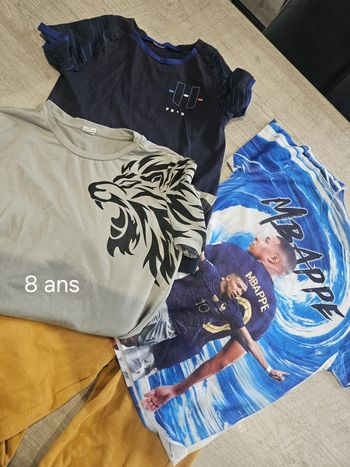 Lot de 3 tee short et un jogging 8ans