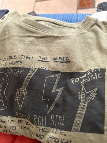 T-shirt kaki manches longues 8 ans