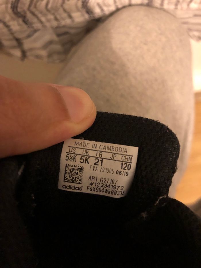 Basket adidas taille 21 en tres Bon état - photo numéro 3