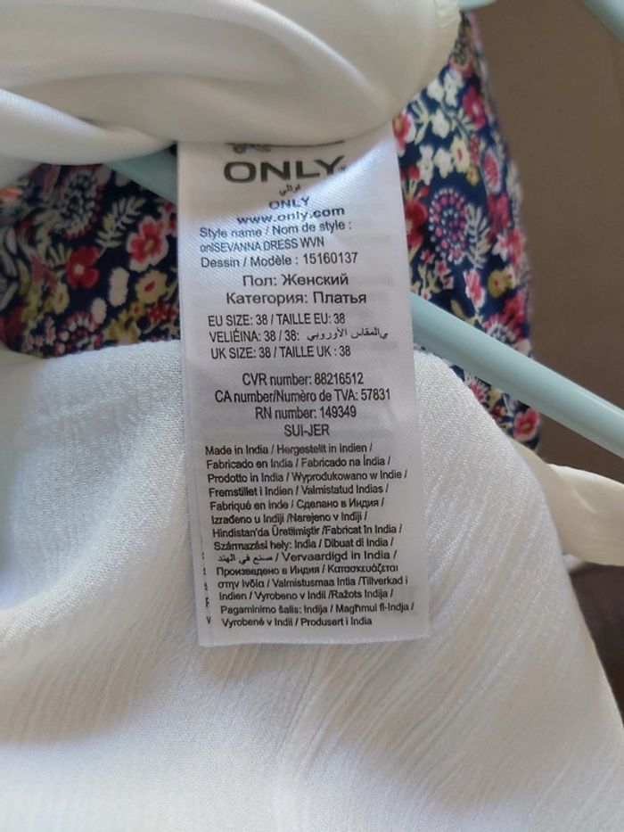 Robe blanche à bretelles - photo numéro 7