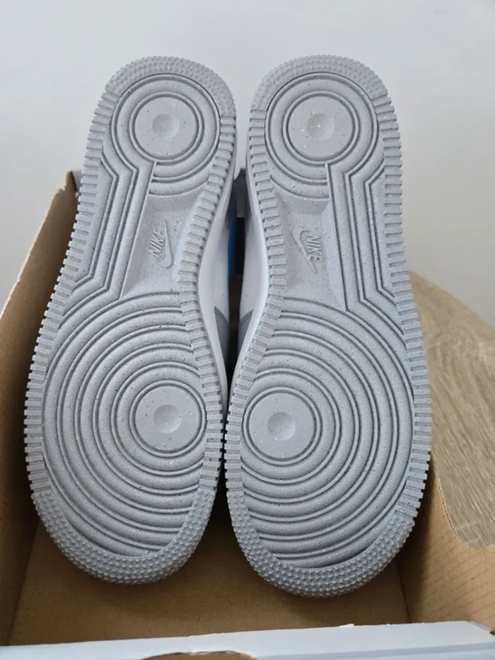 Nike air force 1 taille 38,5 neuves blanc gris bleu - photo numéro 9