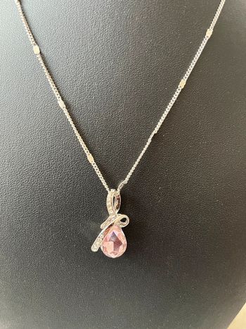 Collier argenté et pendentif rose lilas
