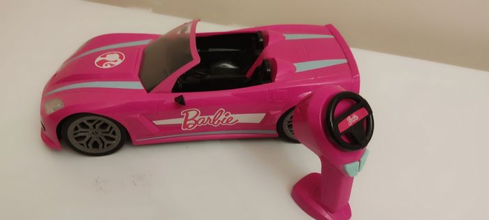 Voiture télécommandée barbie ( piles neuves )
